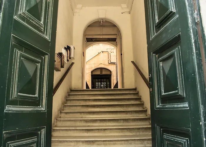 Vincenti Strait Street Suite